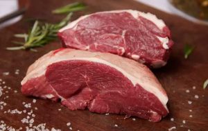 قیمت گوشت قرمز با ورود گوشت‌های تنظیم‌ بازاری کاهش یافت